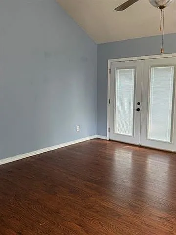 215 Elmwood St — Photo 15