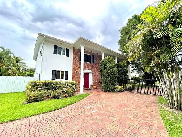 Building Photo - 10672 SW 77th Ave