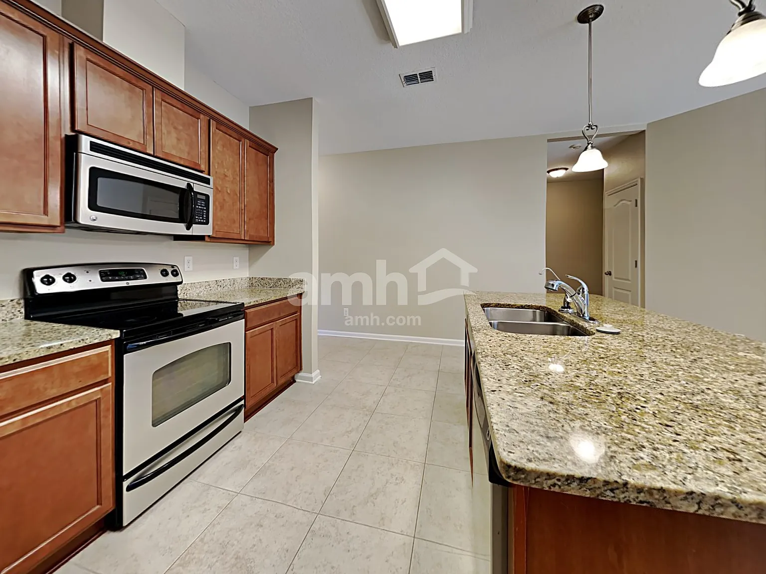 4 bed, 2.0 bath, 2139 sqft, $2,310 — Photo 4