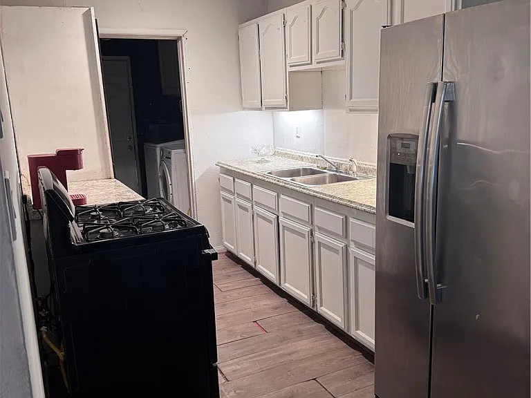 210 E Olive St — Photo 5