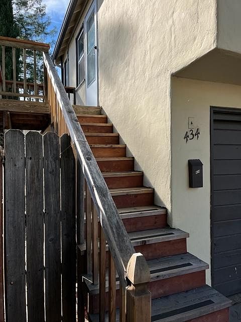 2nd image of 434 Franklin St