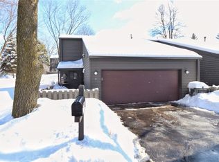51 Webster Heights Dr, Green Bay, WI 54301