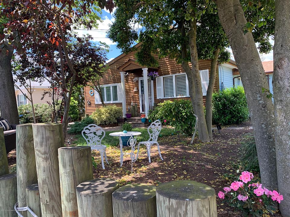 1st image of 10 Shorecrest Dr