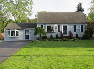 90 Philson Dr, Orchard Park, NY 14127