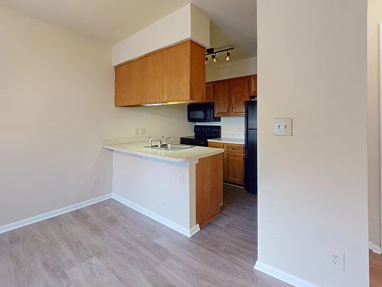 6008 Chestnut Hollow Ct — Photo 43