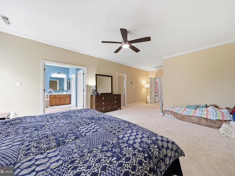 3852 Glasgow Way — Photo 22