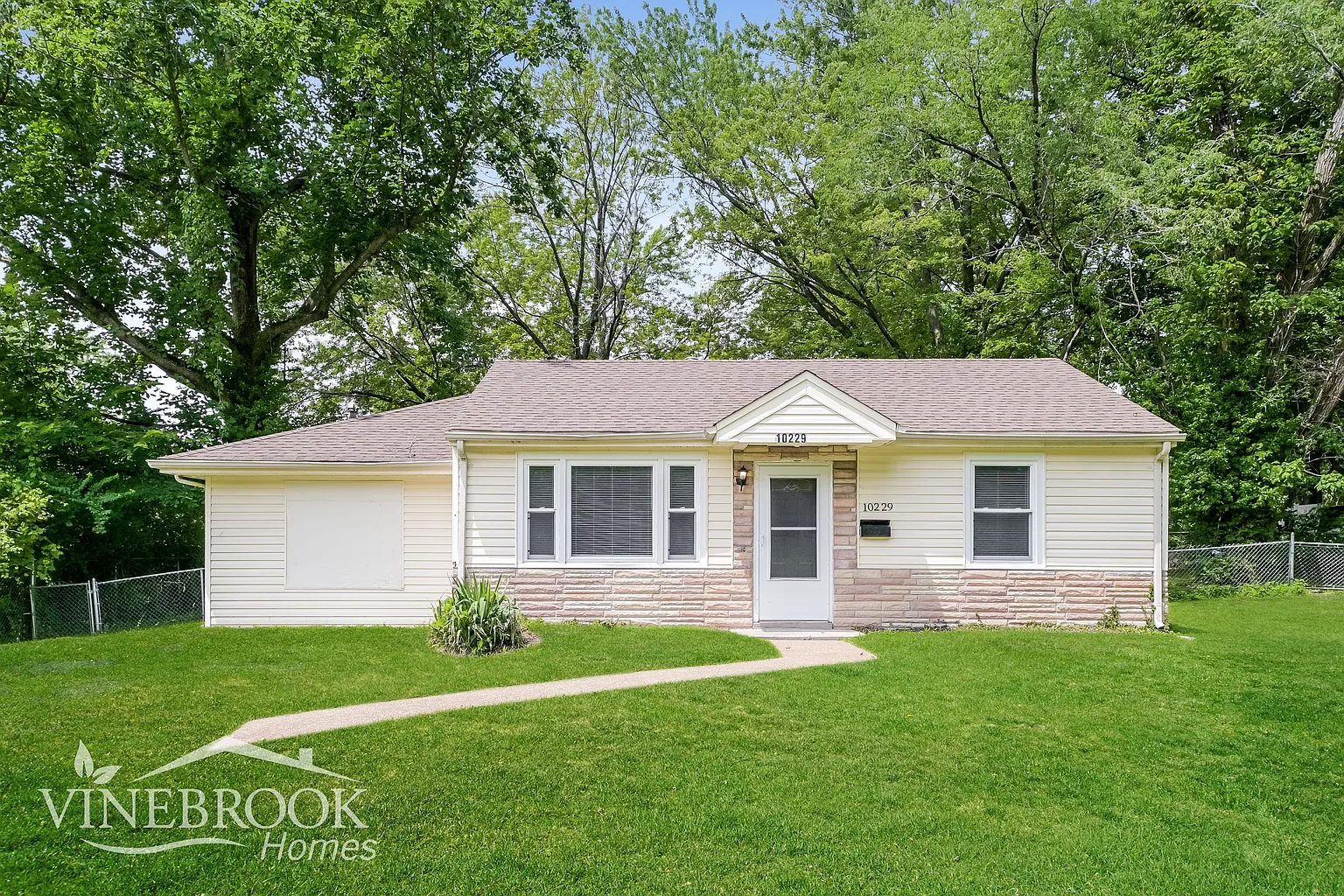 10229 Imperial Dr photo 1