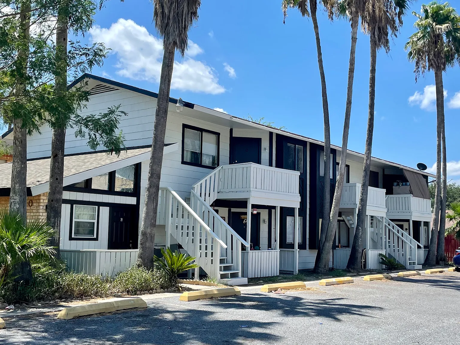 2 bed, $700 — Photo 1
