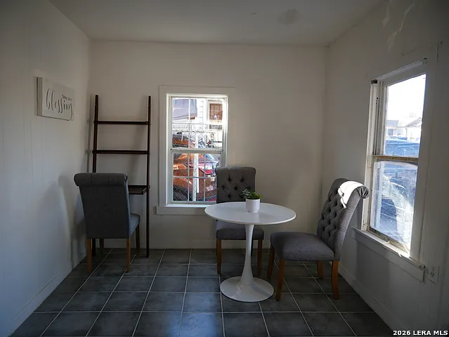 1820 Ruiz St — Photo 3
