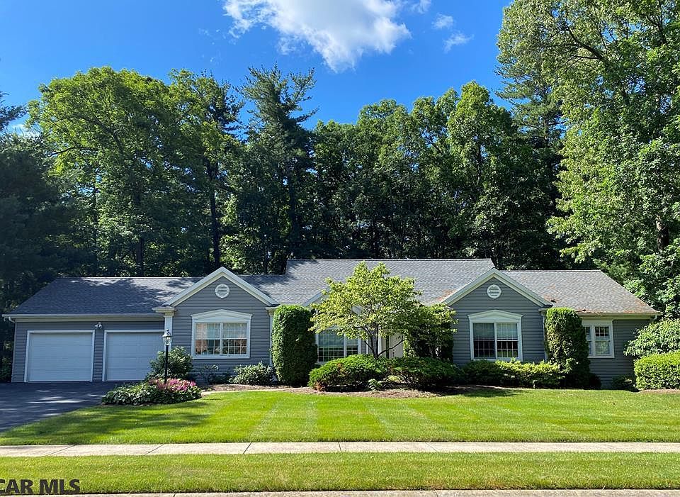 1st image of 2351 Oak Leaf Dr