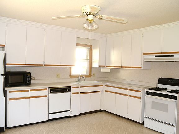 3rd image of 530 Park Valley Dr E