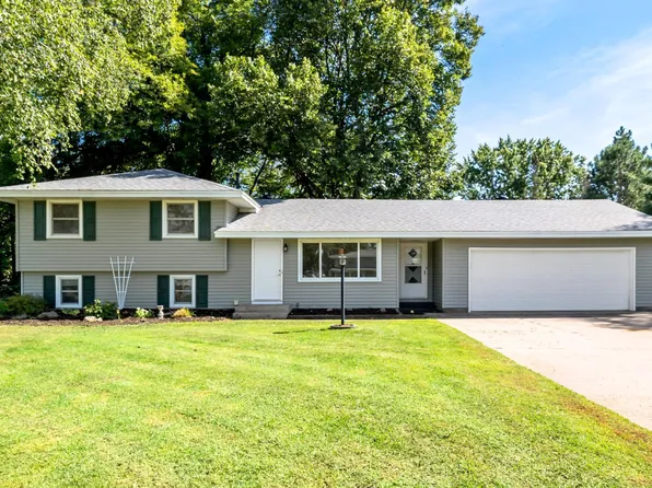 638 109th Ln NE, Blaine, MN 55434