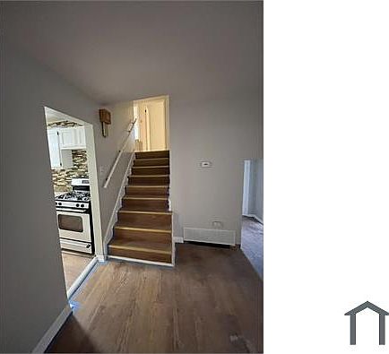 2nd image of 950 W 114th Pl