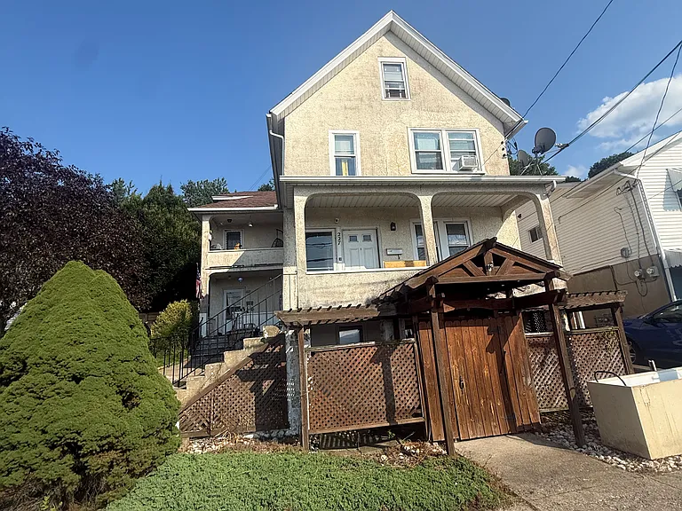 227 Franklin St #1 — Photo 1