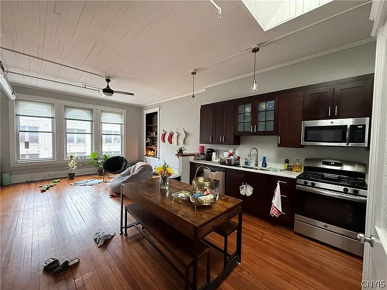 205 E Jefferson St #4A — Photo 6
