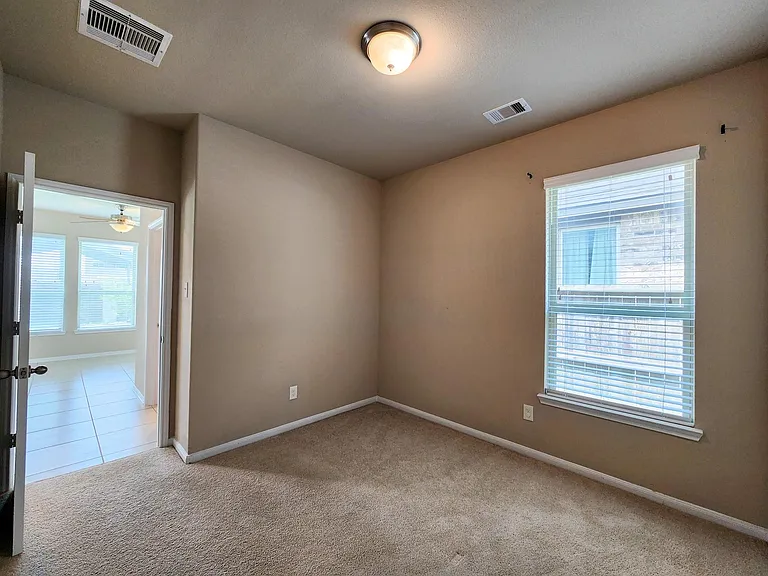 911 Daffodil View Ct — Photo 39