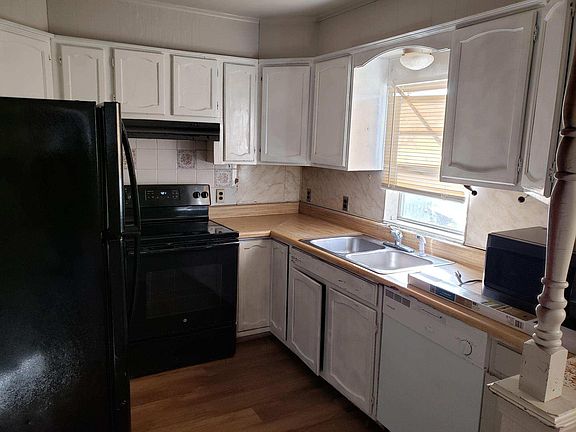 3rd image of 1816 NW Kingsbury Ave