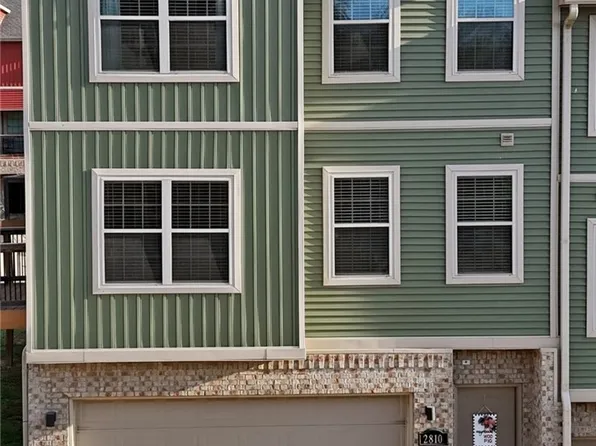 2810 W Auburn Dr, Fayetteville, AR 72704