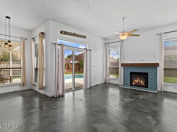 5th image of 2421 CEDAR TRACE Drive W