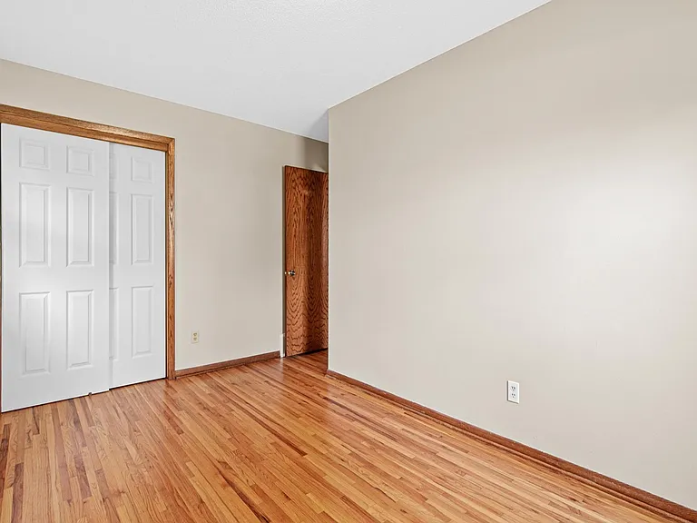 3225 Lanewood Ln N — Photo 18