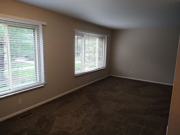 5th image of 946 N Adams Rd