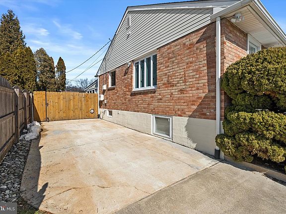 3rd image of 4509 Sharon Dr