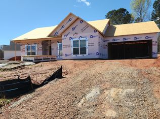 10 N Point Cir, Hartwell, GA 30643