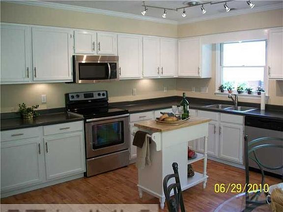 4th image of 3808 Pineway Dr