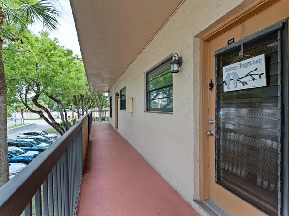 6095 N Sabal Palm Boulevard #207, Tamarac, FL 33319
