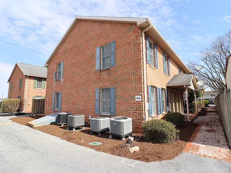 1530 W Main St #I — Photo 1