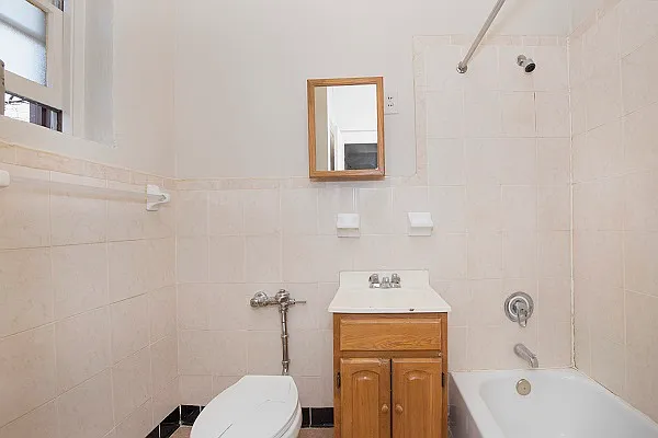 Rented by Perry Associates NYC Inc | media 17