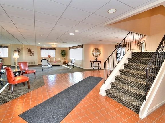 5th image of 295 Lynn Shore Dr APT 403