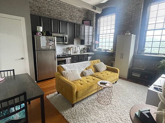 4th image of 926 Commerce St #203