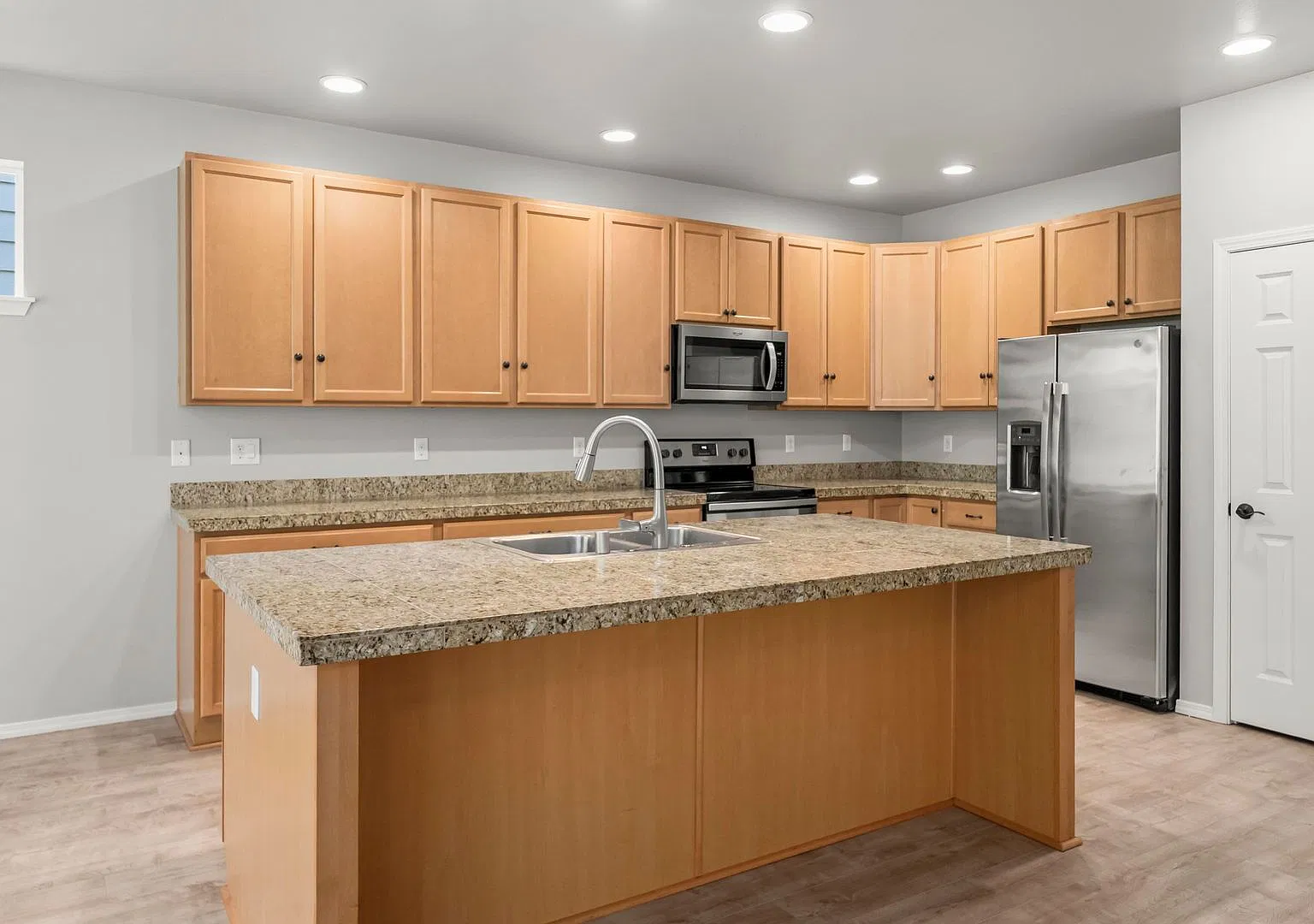 Spacious 5-Bedroom Home in Gig Harbor North with Greenbelt Setting — Photo 3