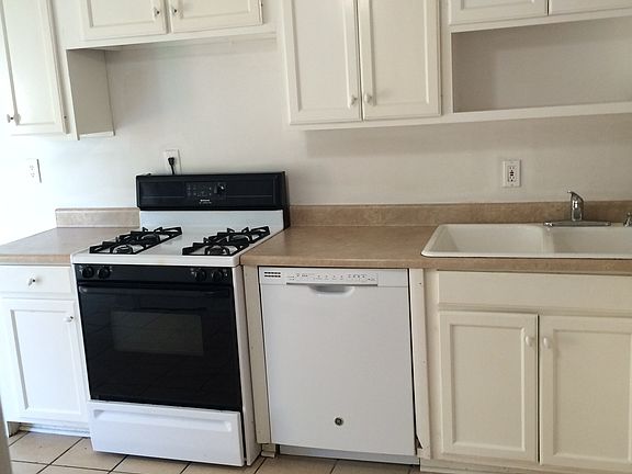 2nd image of 470 E Brandeis Ave