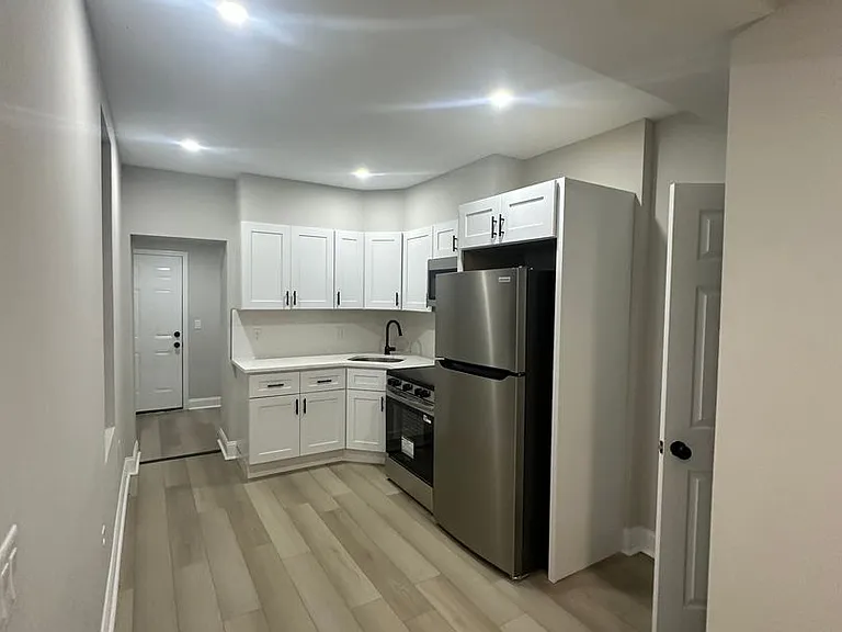 4038 Cambridge St — Photo 7