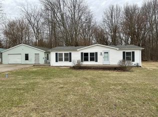 206 Lakeside Dr, Quincy, MI 49082