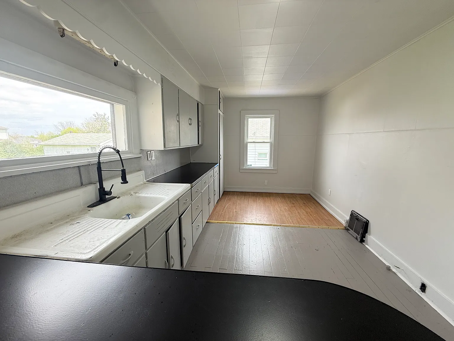 358 Russell St — Photo 3