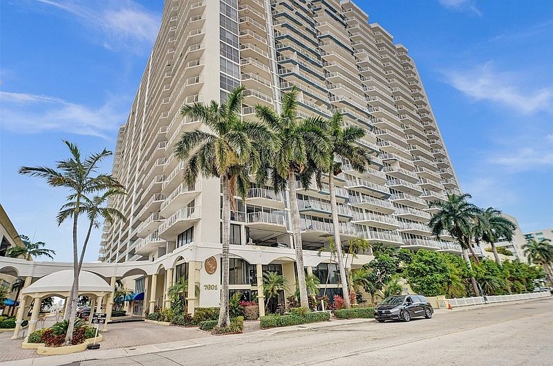 1st image of 7601 E Treasure Dr APT 717