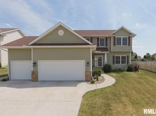 4571 Palm Dr, Bettendorf, IA 52722