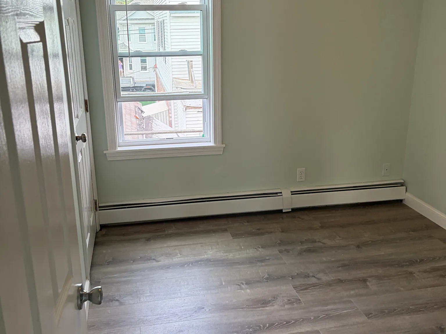 4 bed, 1000 sqft, $2,500 — Photo 3