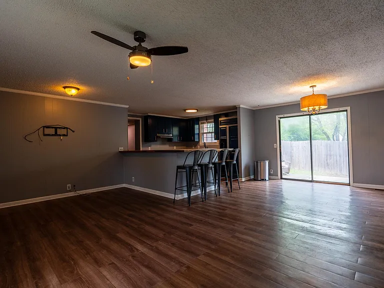 150 Delvin Dr #A — Photo 3