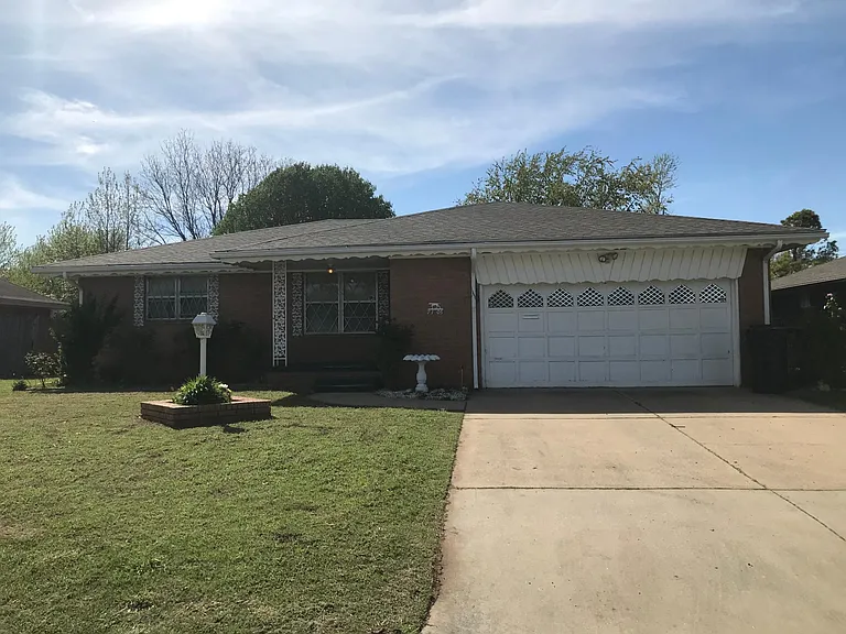 7105 S Linn Ave — Photo 1