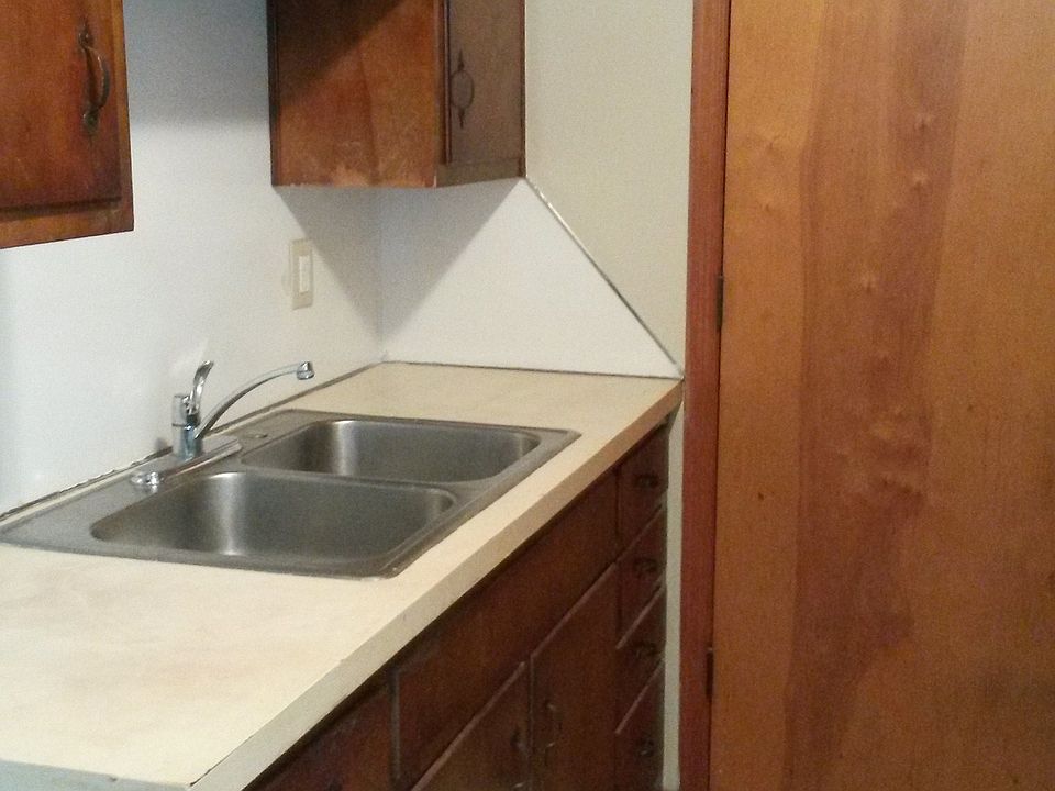 2nd image of 1526 Templeton Ave NE