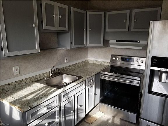 2nd image of 2905 E Malden Ave