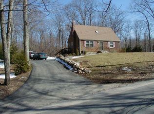 424 Franklin Rd, Hope, RI 02816