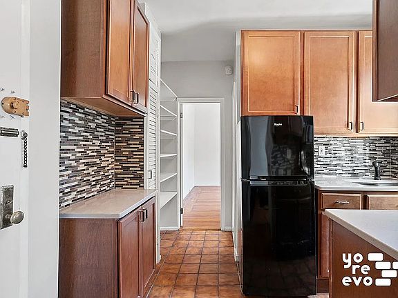 3rd image of 227 W 11th St #5C