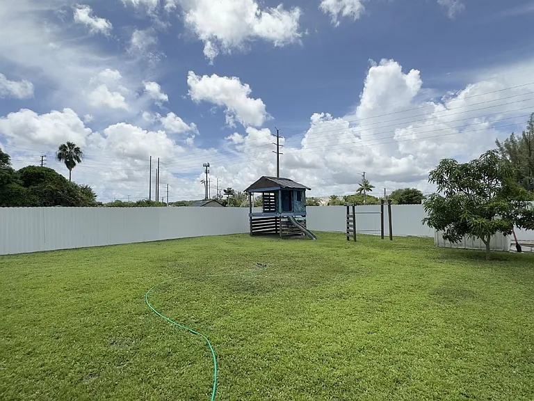 11106 Sacco Dr — Photo 31