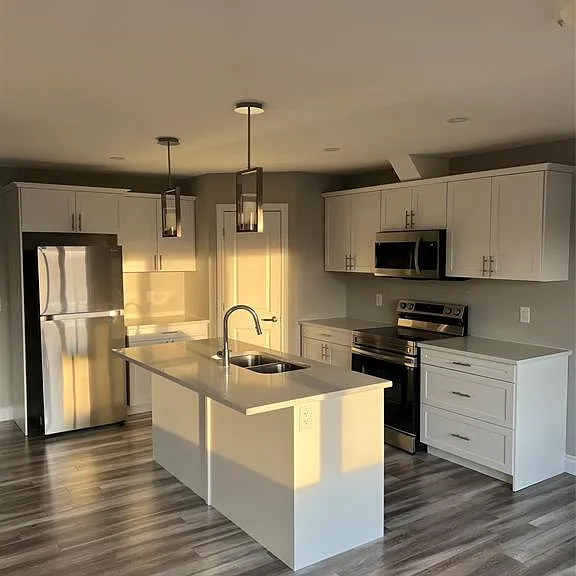 32 Betty Ct — Photo 2