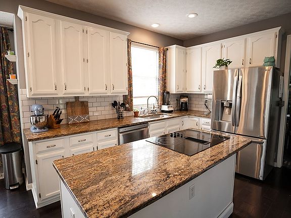 5th image of 916 Carron Cir